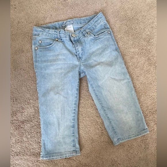 Girls Levis capris shorts 10 - Picture 1 of 3